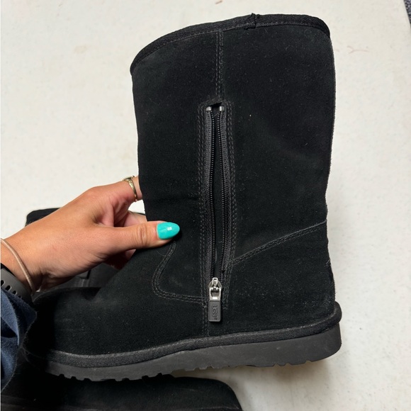 Black UGGS boots - Picture 4 of 8